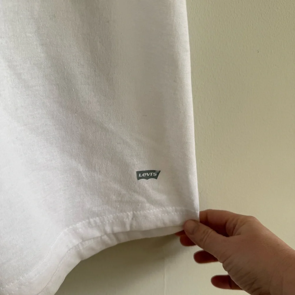 Levi's v neck t shirt - Picture 2 of 5